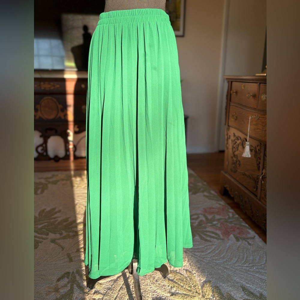 Adiva Emerald Green Pleated Maxi Skirt
